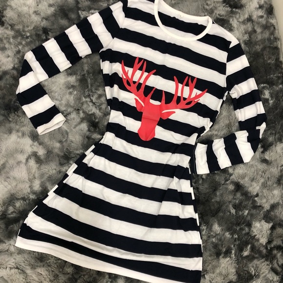 Dresses & Skirts - LIKE NEW LONG SLEEVE CHRISTMAS BLACK AND WHITE STRIPES W/ RED DEER HEAD